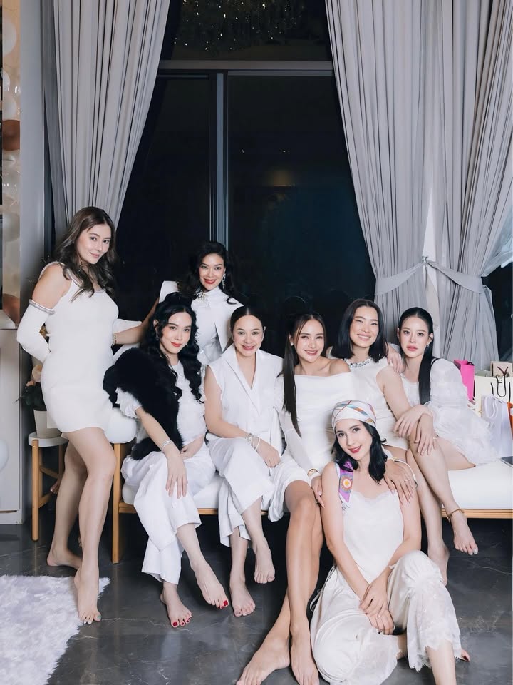 เมย์ เฟื่องอารมย์