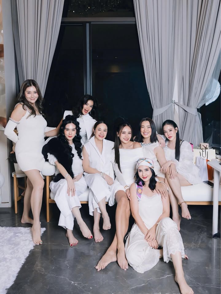 เมย์ เฟื่องอารมย์