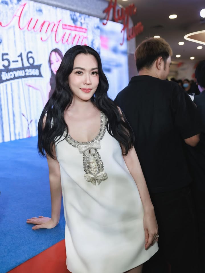 เมย์ เฟื่องอารมย์