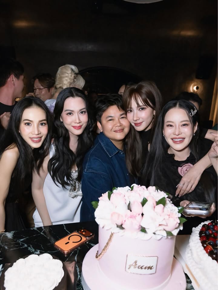 เมย์ เฟื่องอารมย์