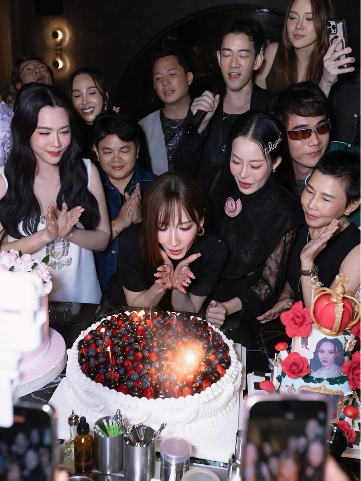 เมย์ เฟื่องอารมย์