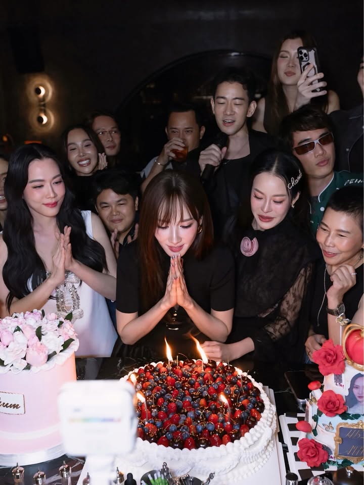 เมย์ เฟื่องอารมย์