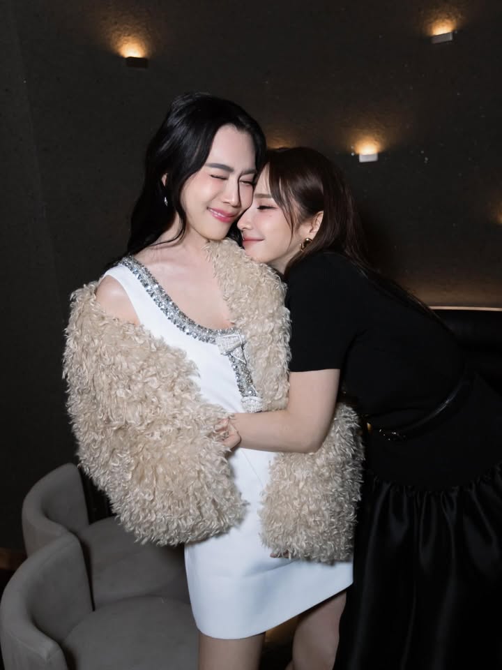 เมย์ เฟื่องอารมย์