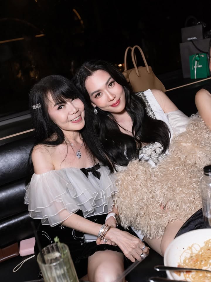 เมย์ เฟื่องอารมย์