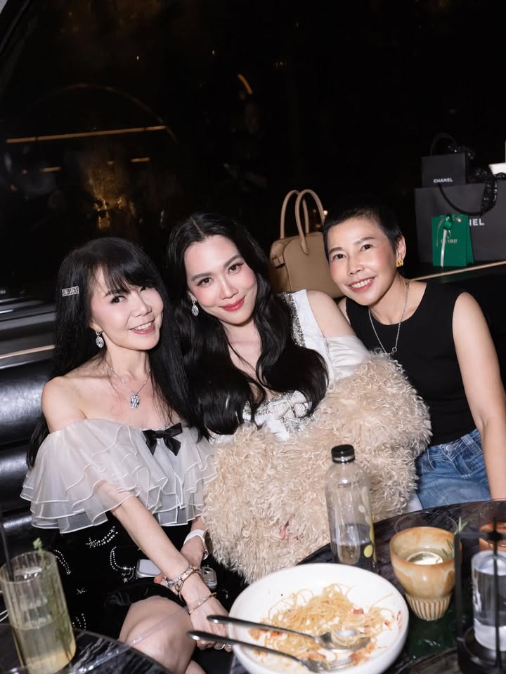 เมย์ เฟื่องอารมย์