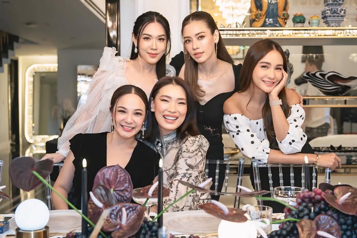 เมย์ เฟื่องอารมย์