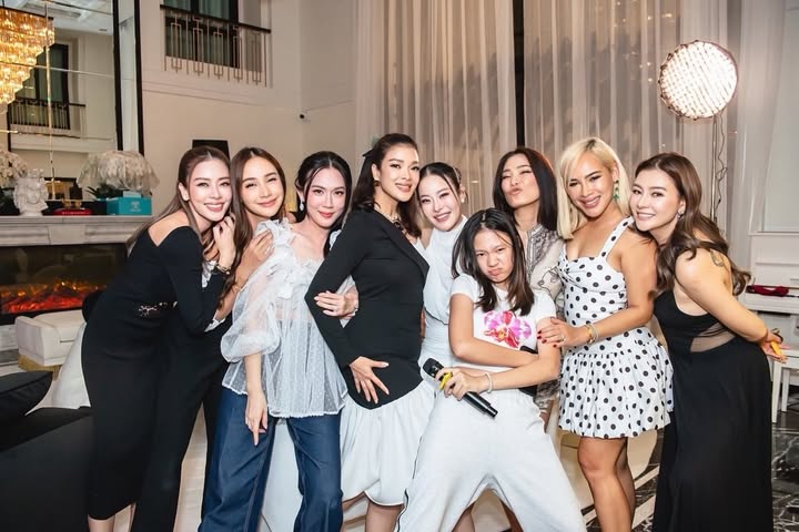 เมย์ เฟื่องอารมย์