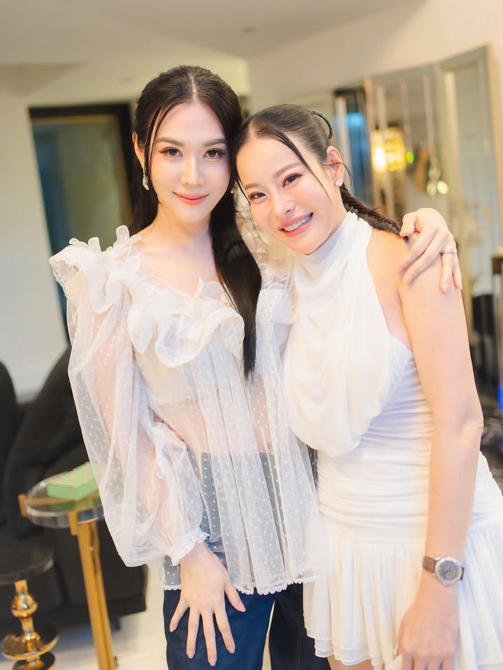 เมย์ เฟื่องอารมย์