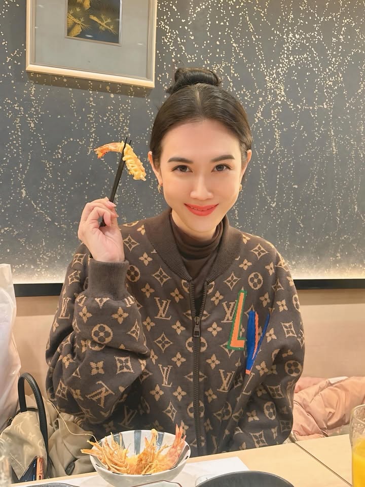 เมย์ เฟื่องอารมย์