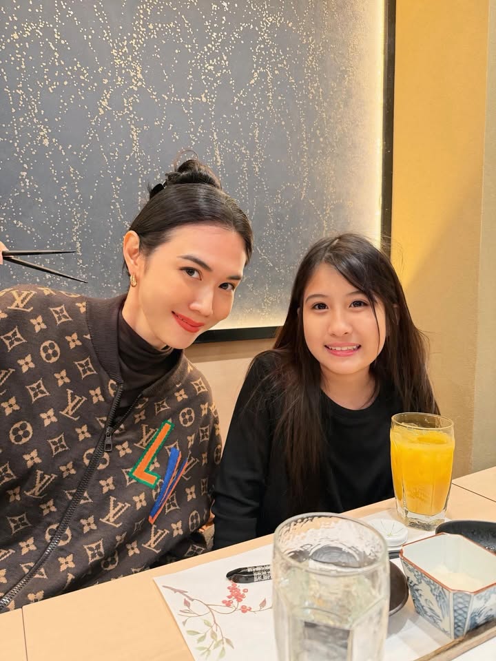 เมย์ เฟื่องอารมย์