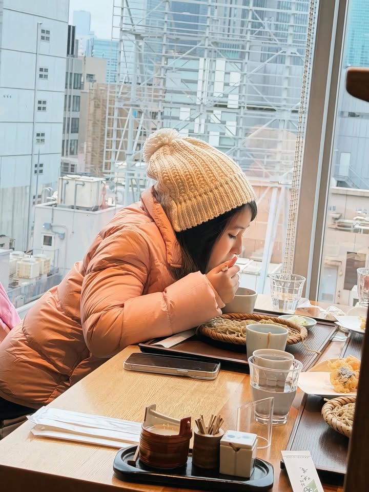 เมย์ เฟื่องอารมย์