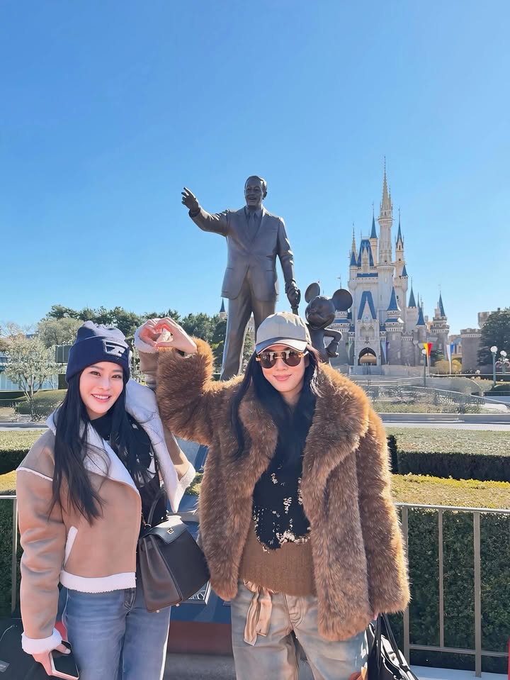 เมย์ เฟื่องอารมย์