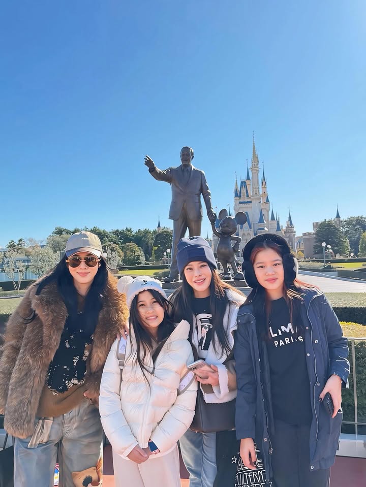 เมย์ เฟื่องอารมย์