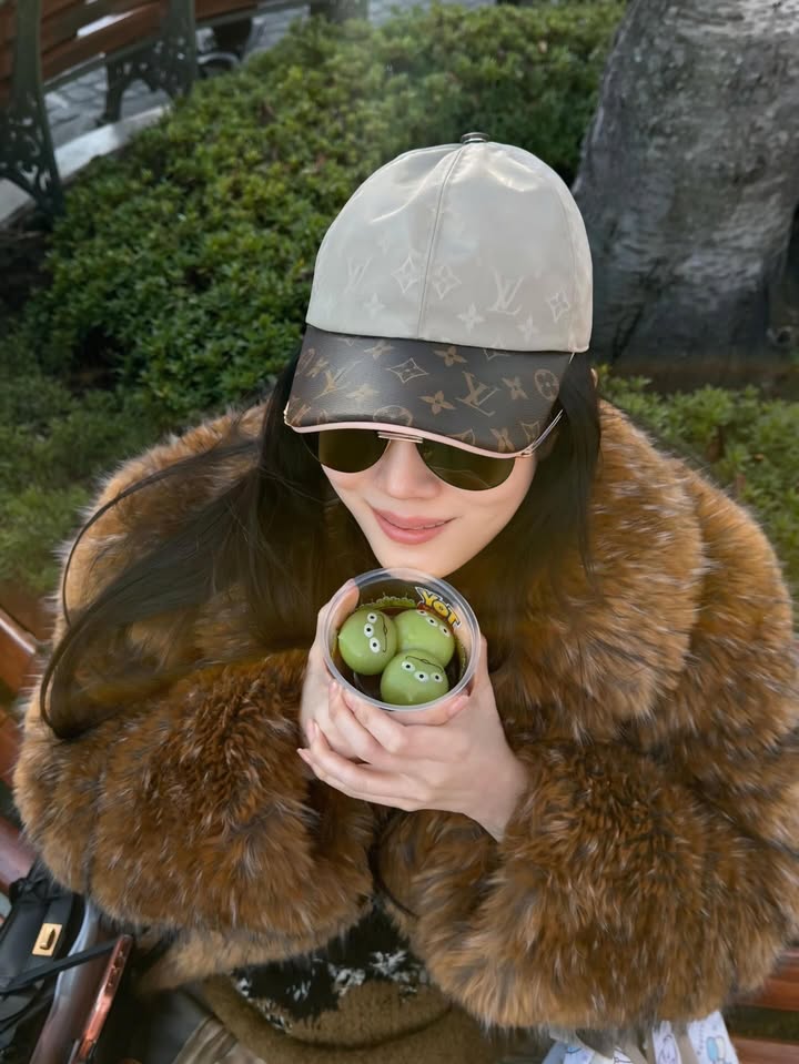 เมย์ เฟื่องอารมย์