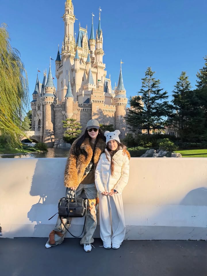 เมย์ เฟื่องอารมย์