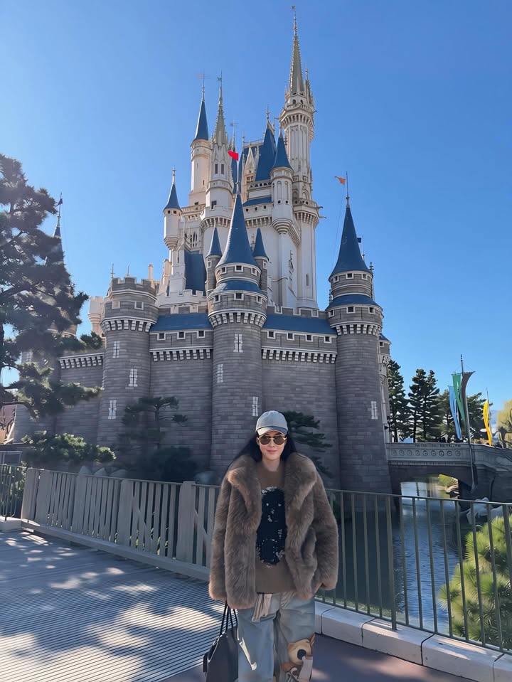 เมย์ เฟื่องอารมย์