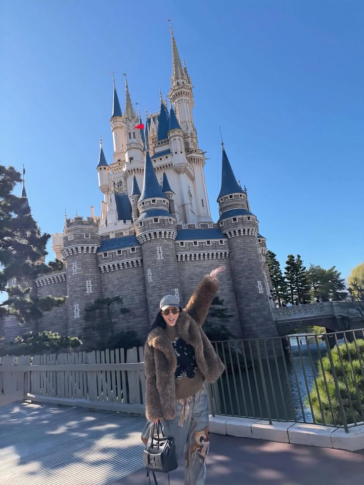 เมย์ เฟื่องอารมย์