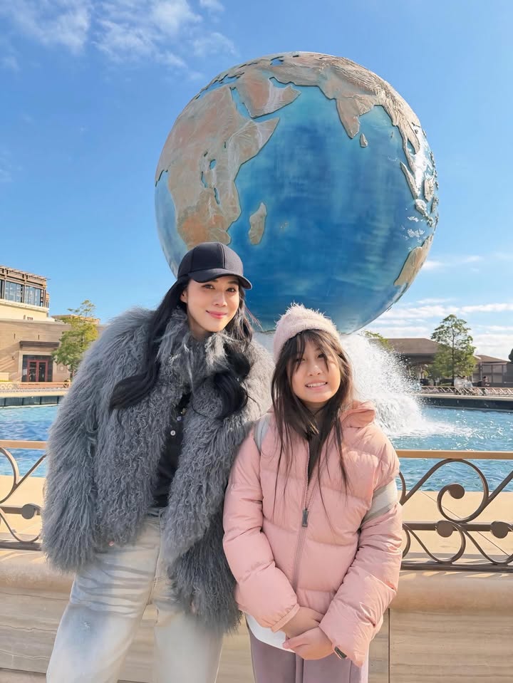 เมย์ เฟื่องอารมย์