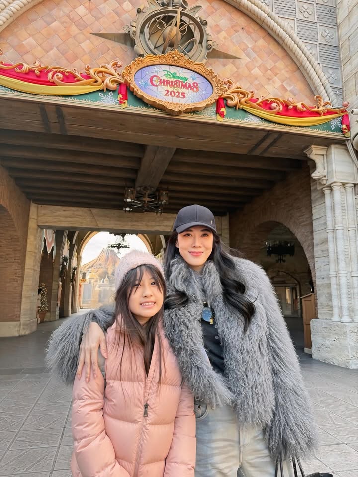 เมย์ เฟื่องอารมย์