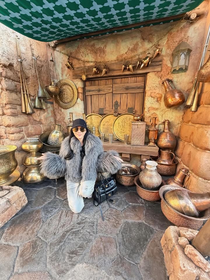 เมย์ เฟื่องอารมย์