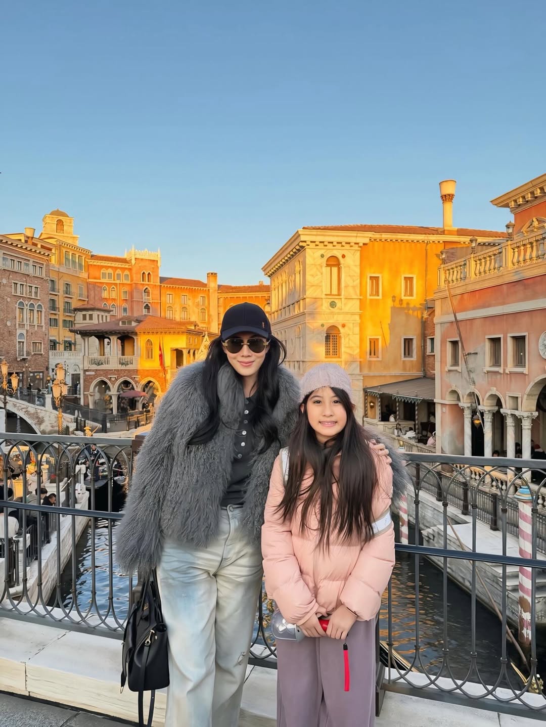 เมย์ เฟื่องอารมย์