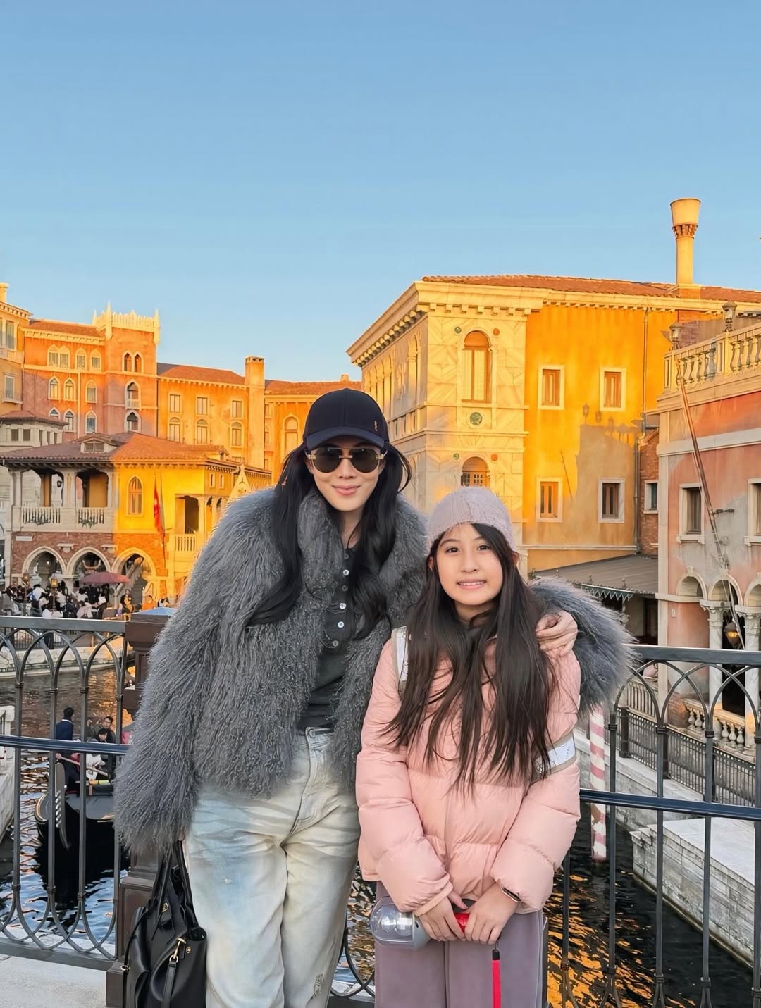 เมย์ เฟื่องอารมย์