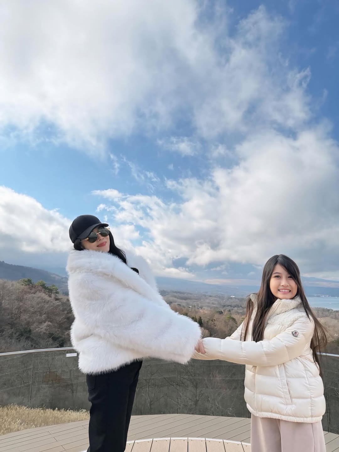 เมย์ เฟื่องอารมย์