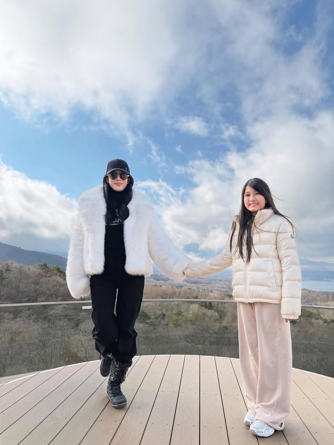 เมย์ เฟื่องอารมย์