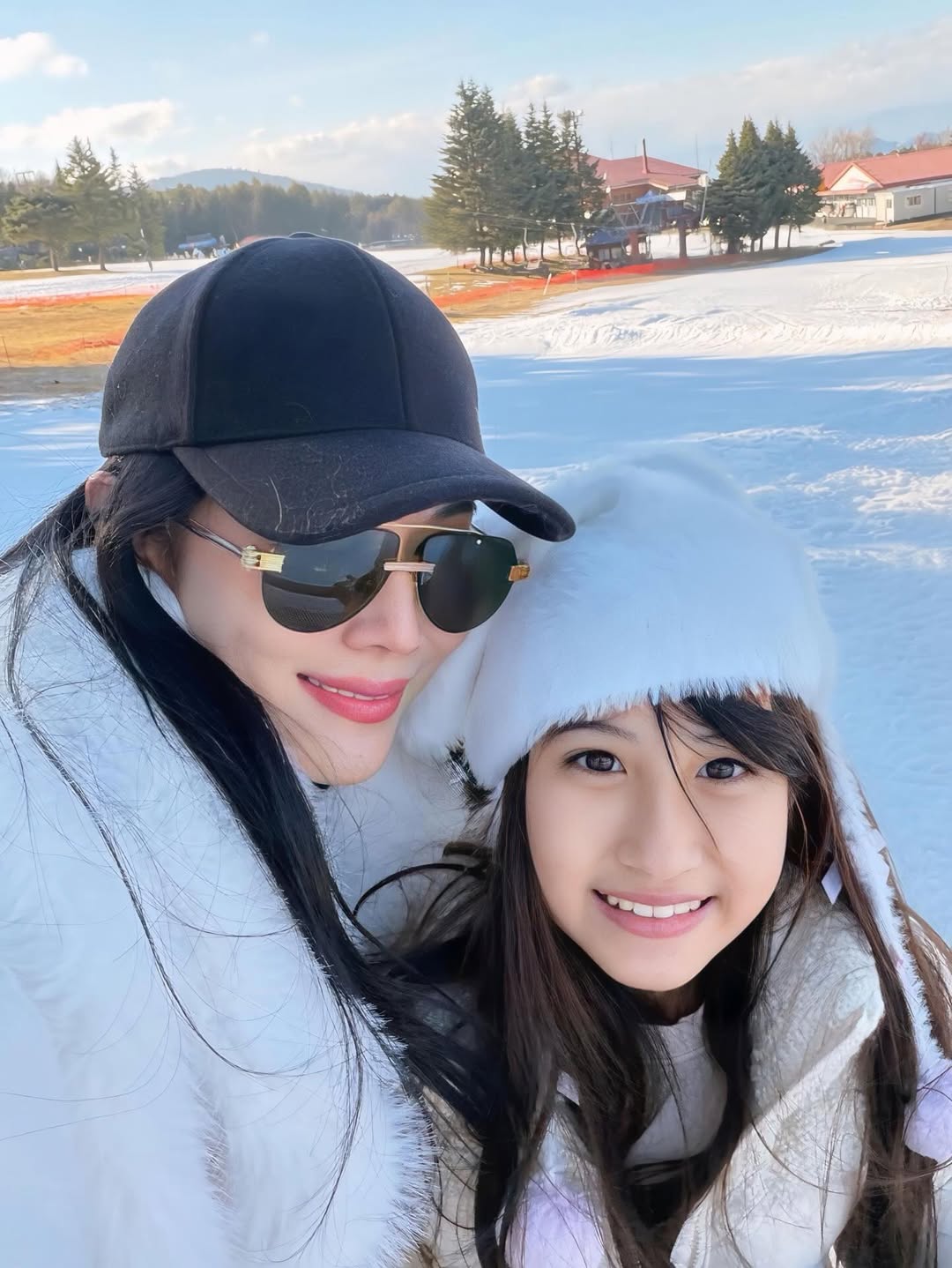 เมย์ เฟื่องอารมย์