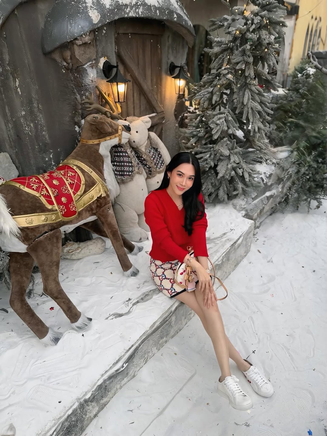 เมย์ เฟื่องอารมย์