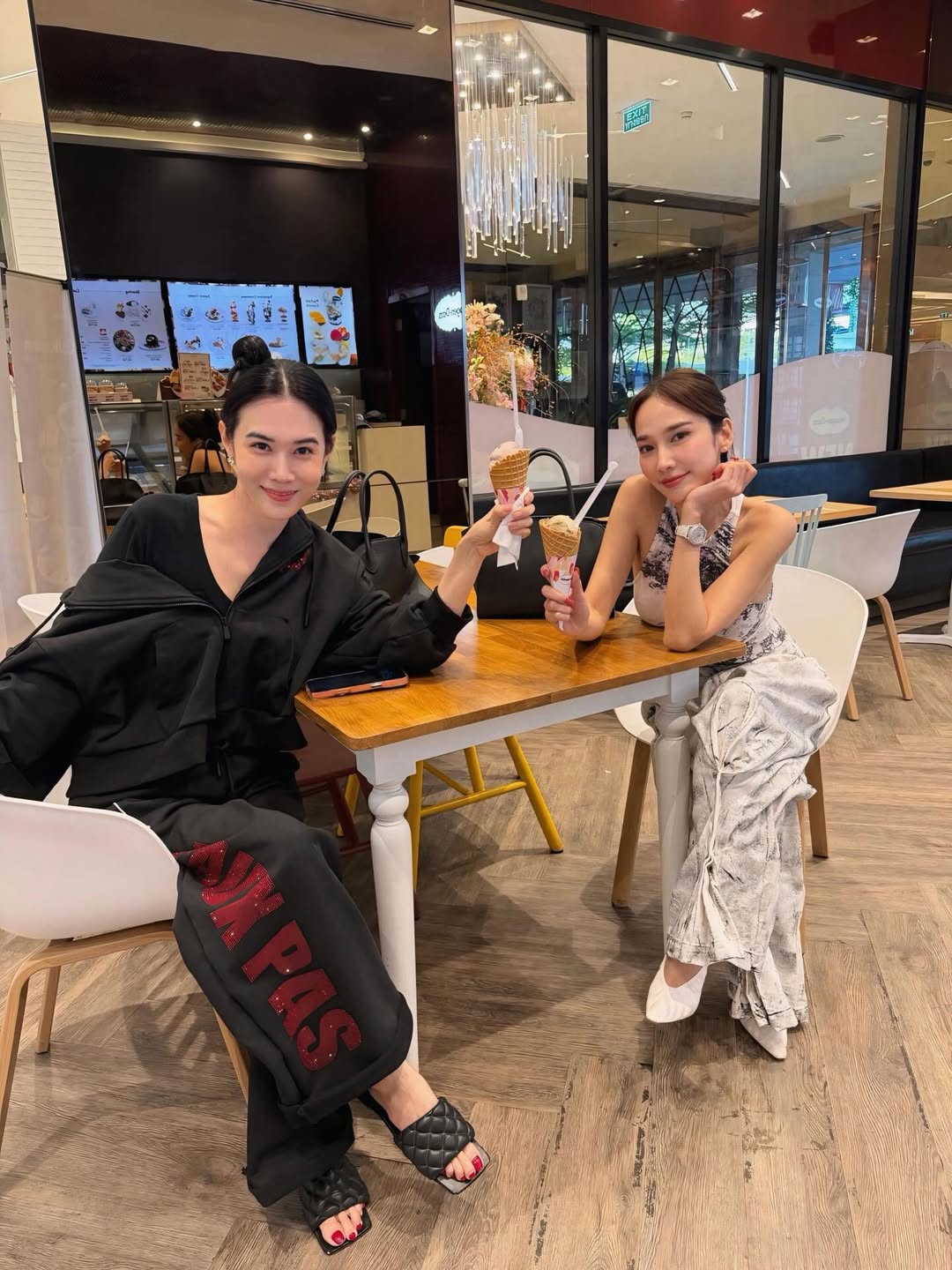 เมย์ เฟื่องอารมย์