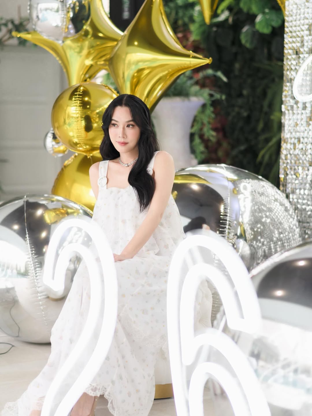 เมย์ เฟื่องอารมย์