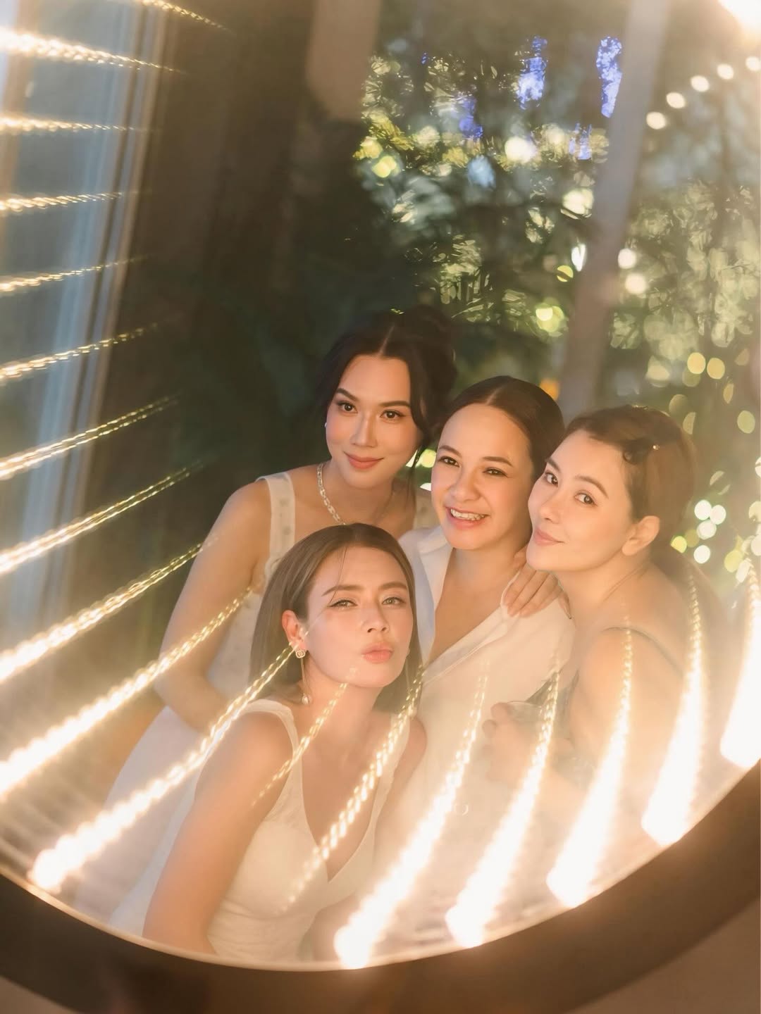 เมย์ เฟื่องอารมย์