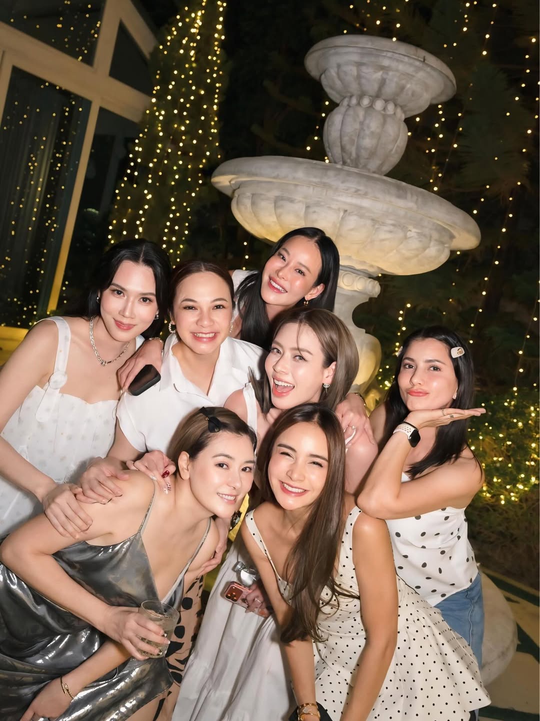 เมย์ เฟื่องอารมย์