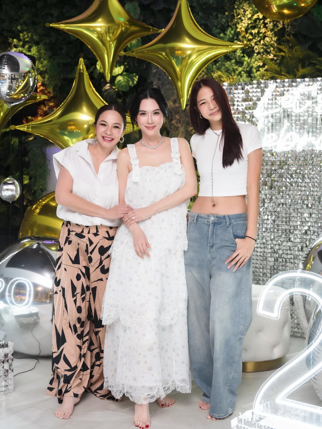 เมย์ เฟื่องอารมย์