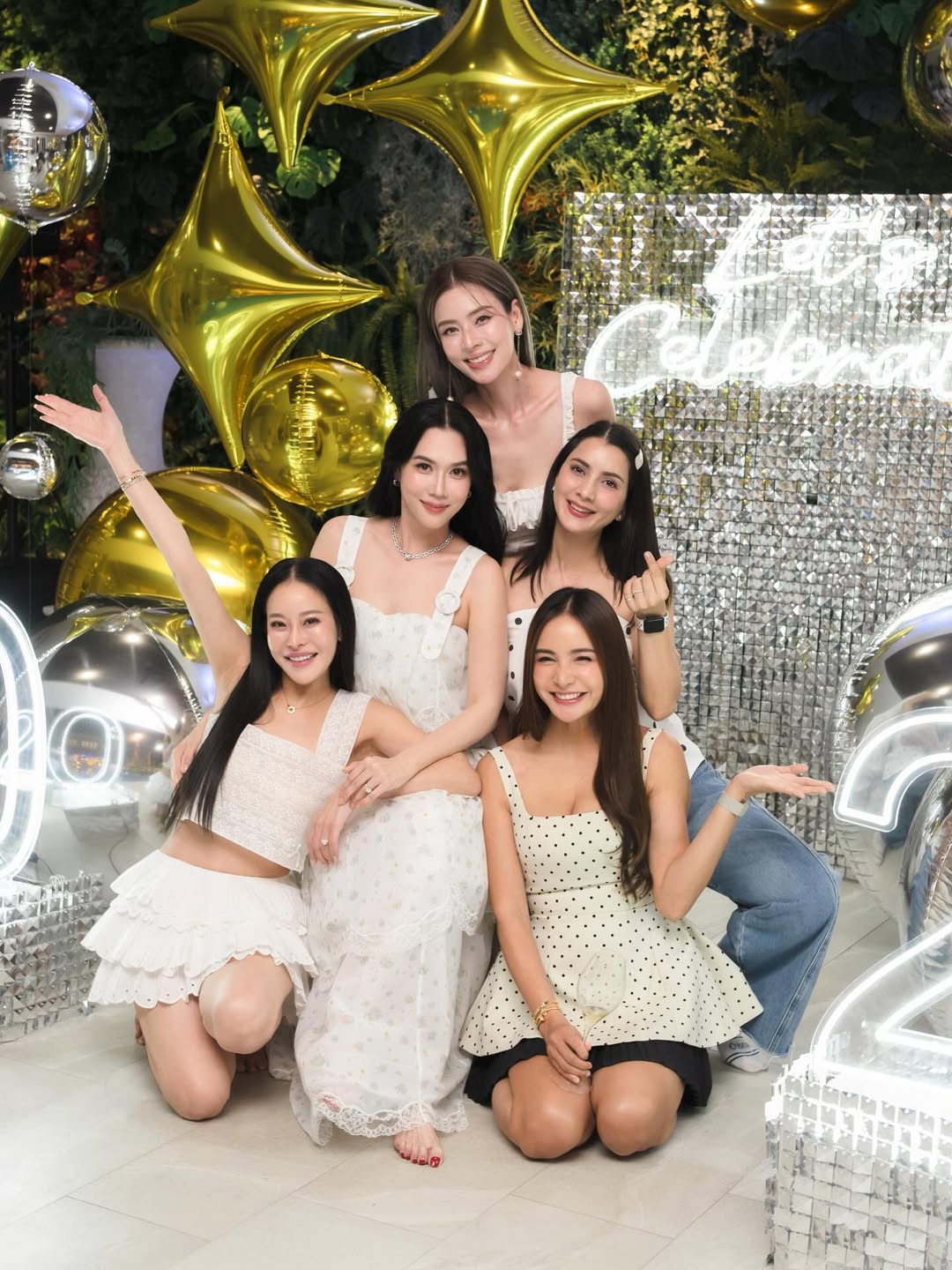 เมย์ เฟื่องอารมย์