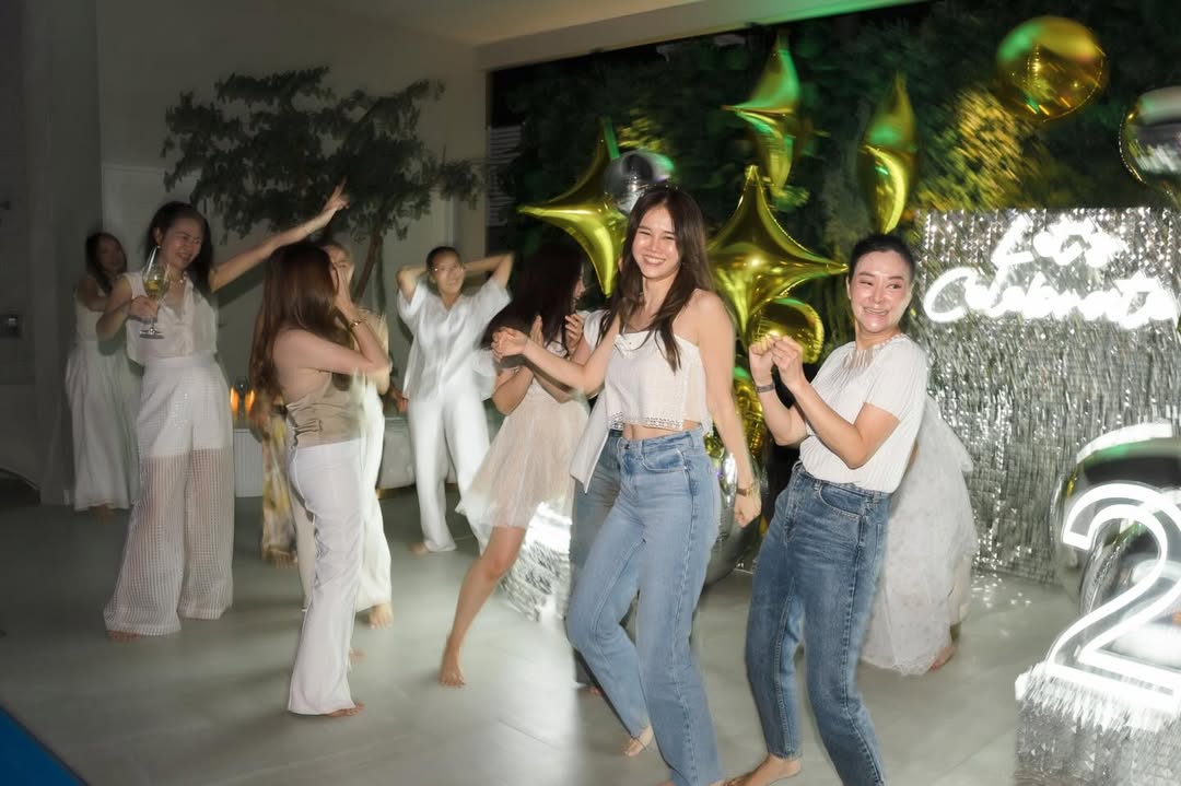 เมย์ เฟื่องอารมย์