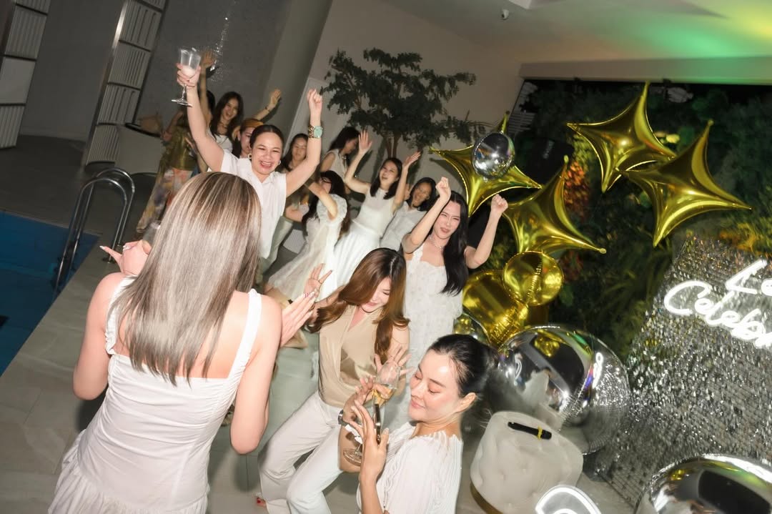 เมย์ เฟื่องอารมย์