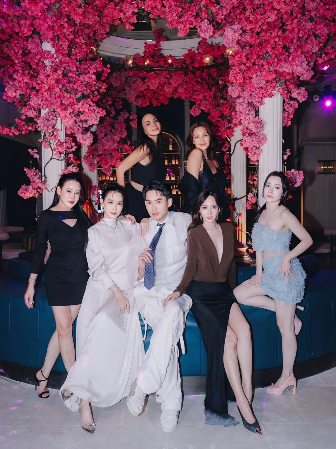 เมย์ เฟื่องอารมย์