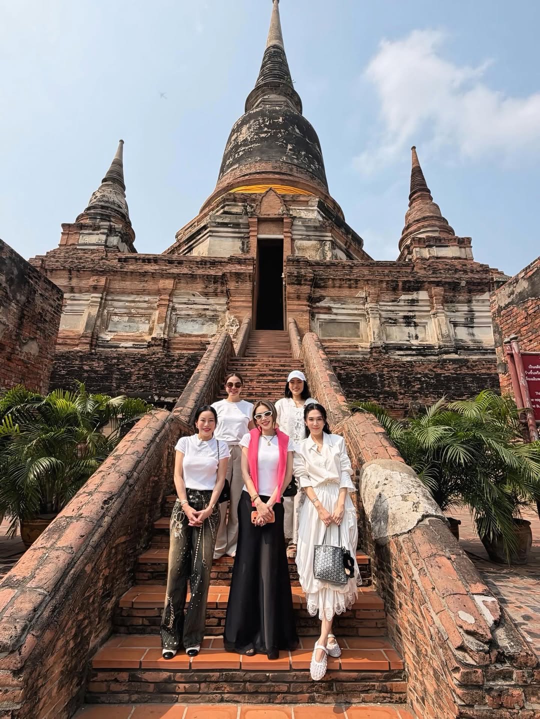 เมย์ เฟื่องอารมย์