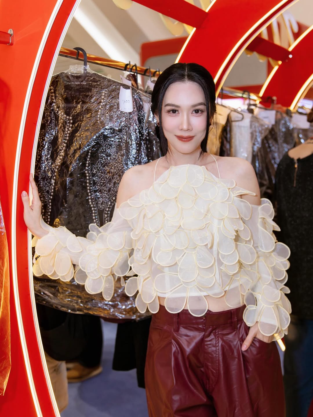 เมย์ เฟื่องอารมย์