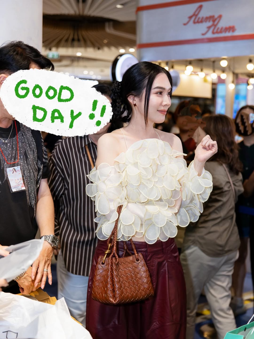 เมย์ เฟื่องอารมย์