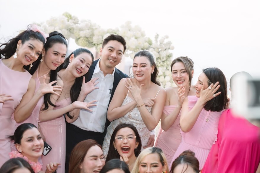 เมย์ เฟื่องอารมย์