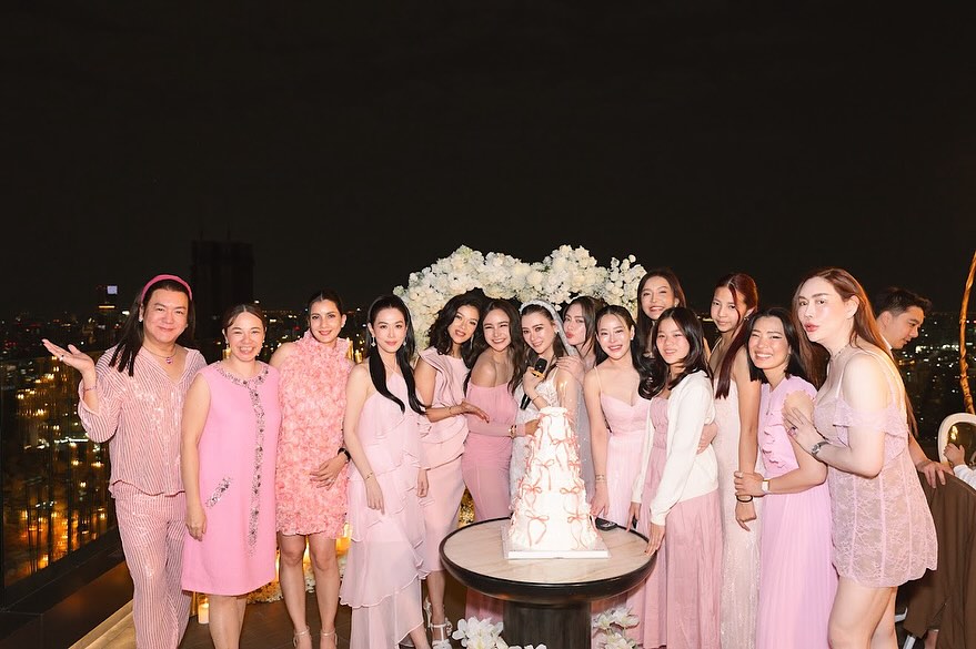 เมย์ เฟื่องอารมย์