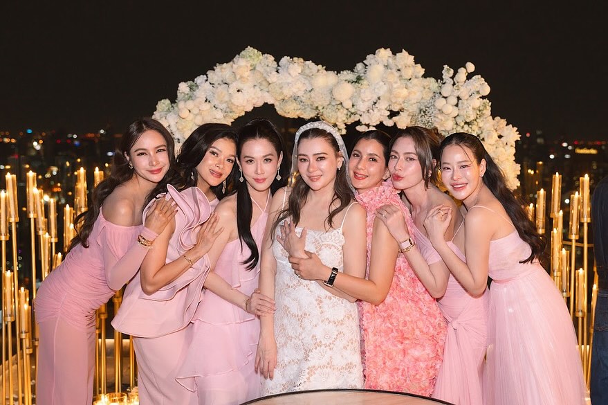 เมย์ เฟื่องอารมย์