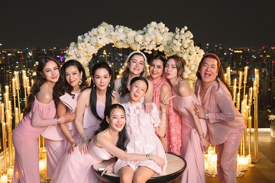 เมย์ เฟื่องอารมย์