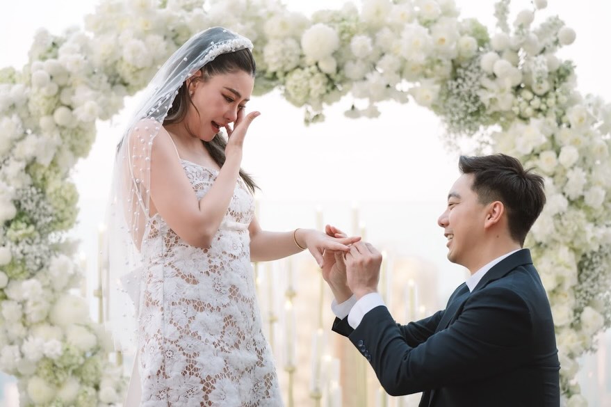 เมย์ เฟื่องอารมย์