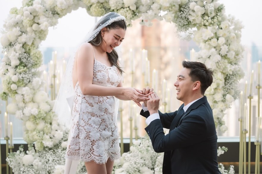 เมย์ เฟื่องอารมย์