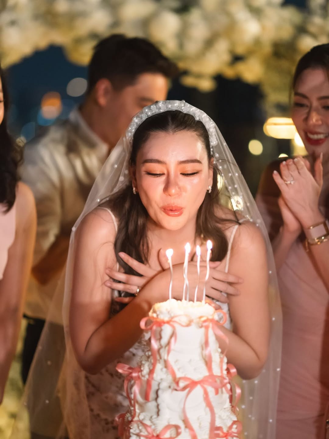 เมย์ เฟื่องอารมย์