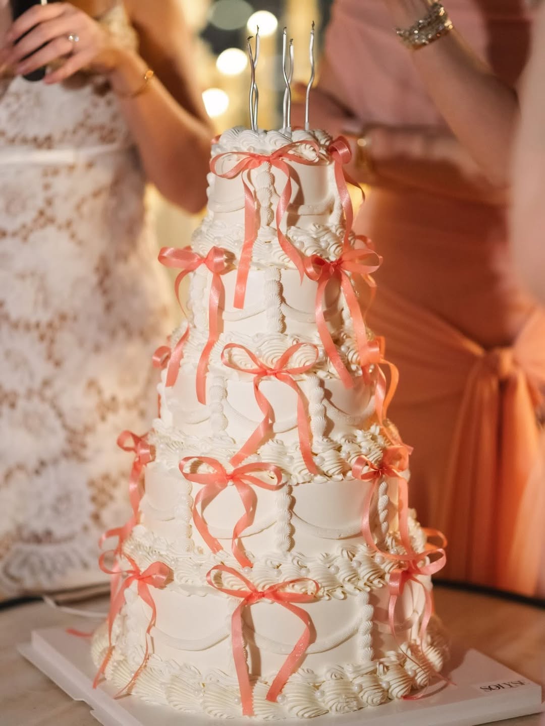 เมย์ เฟื่องอารมย์